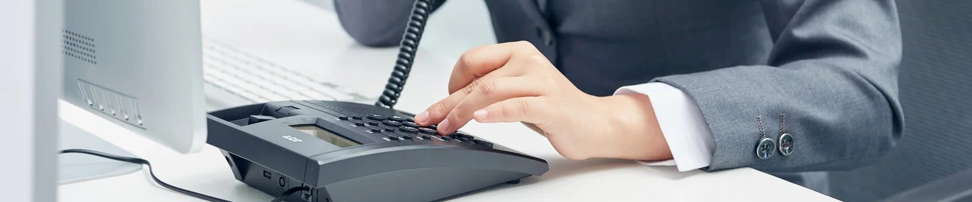 हमसे संपर्क करें